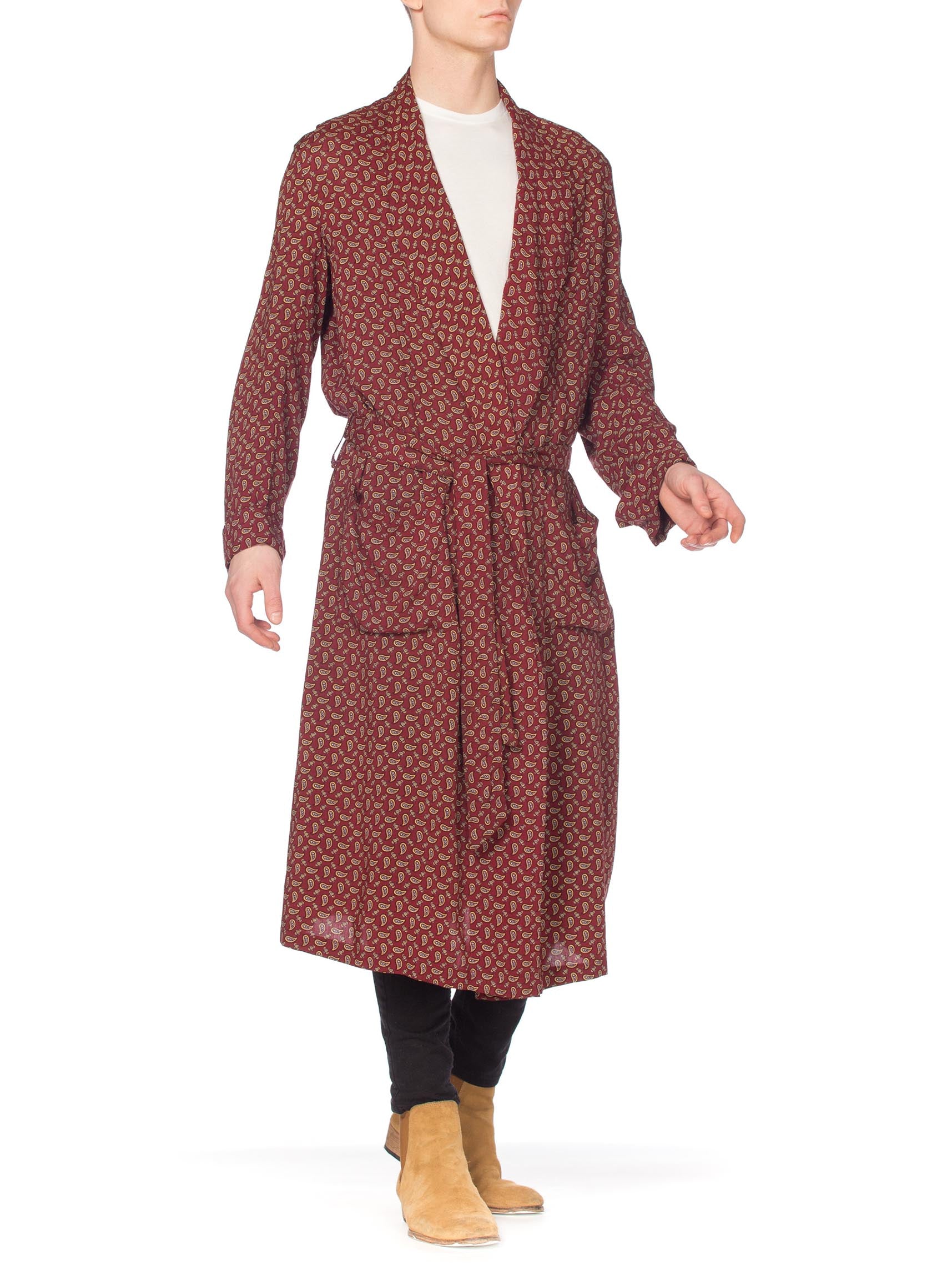 1950S Burgundy Paisley Rayon Robe Made In England 1950S Burgundy Paisley Rayon Robe Made In England